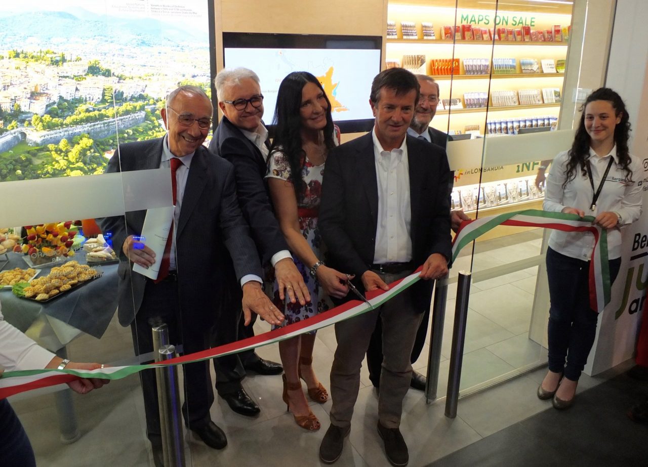 Inaugurato a Orio il primo infopoint gate regionale
