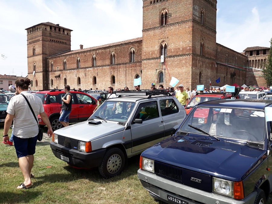 Panda a Pandino: il raduno della piccola di casa Fiat batte il record mondiale – VIDEO E FOTO