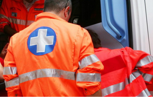 Aggressione per strada, arrivano i soccorsi