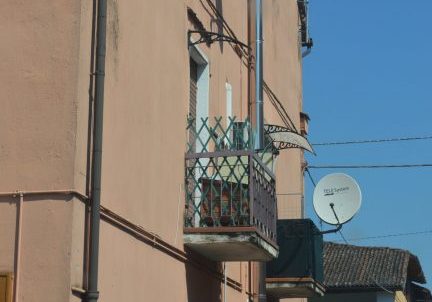 Sonnambulo cade dal balcone a 16 anni