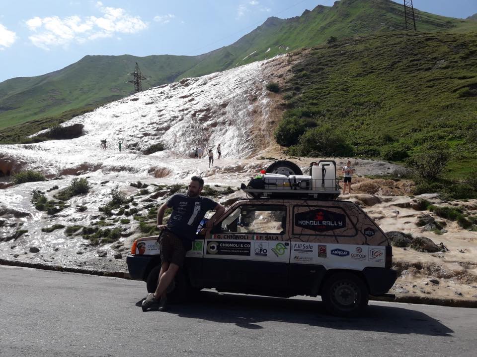 Mongol rally il capriatese Chignoli ha raggiunto Tblisi