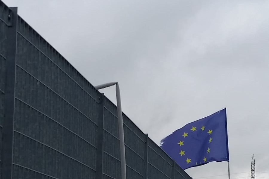 Rubate bandiere dell’Italia e del Pd alla Festa de l’Unità