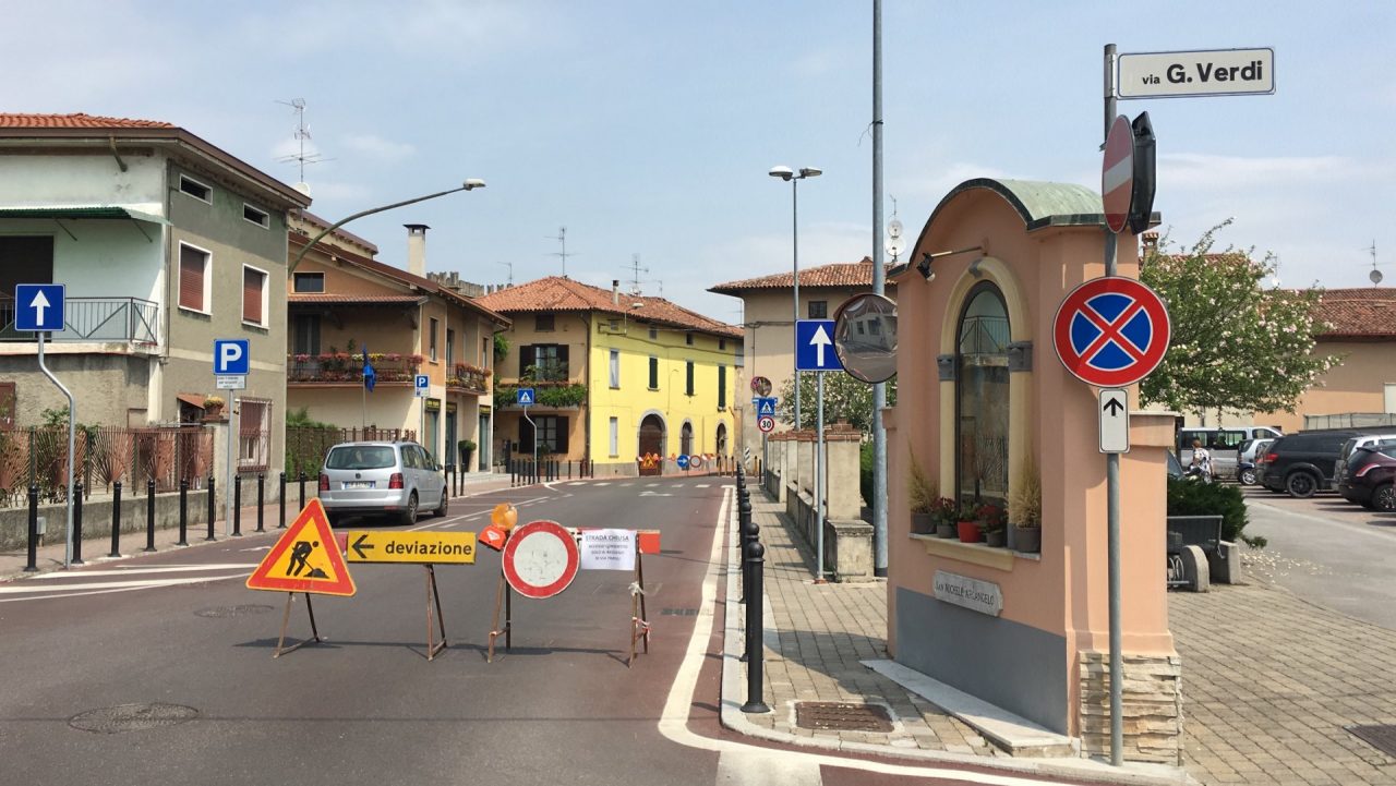 Via all’asfaltatura di viale Suardi. Dopo un anno e mezzo si chiudono i lavori sulla ex statale 42