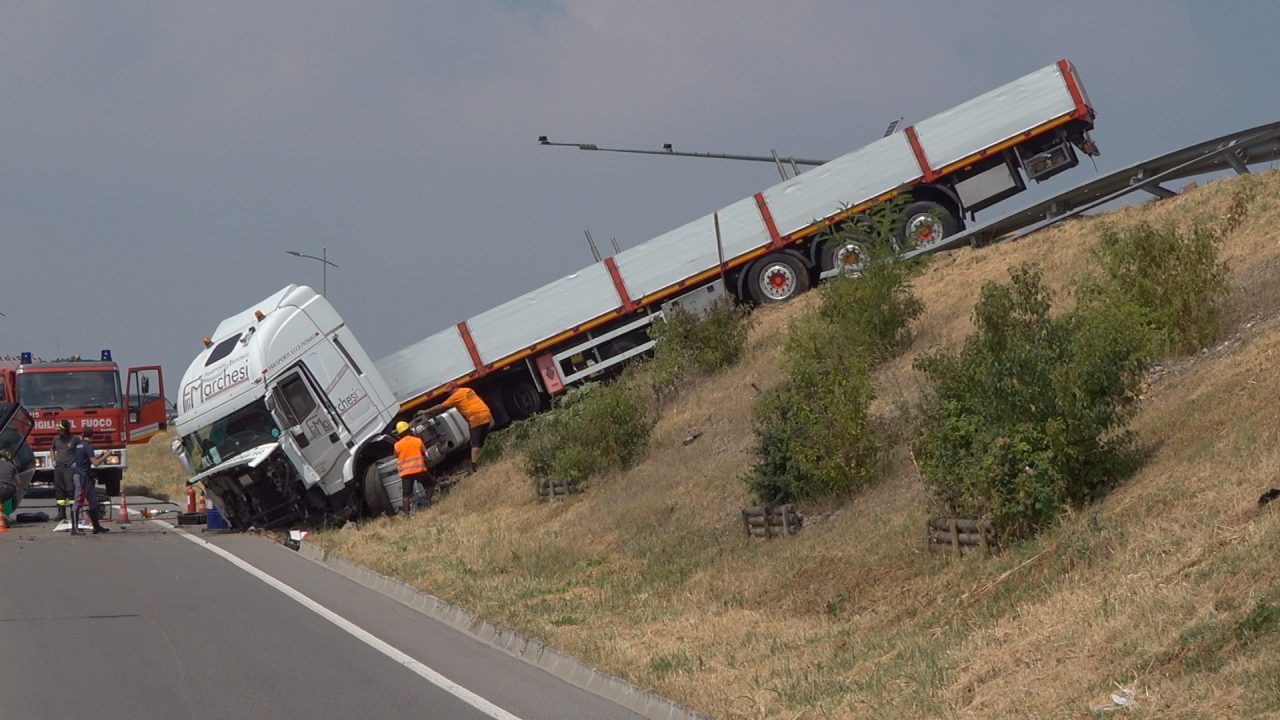 Schianto sulla Statale 42, quattro morti FOTO
