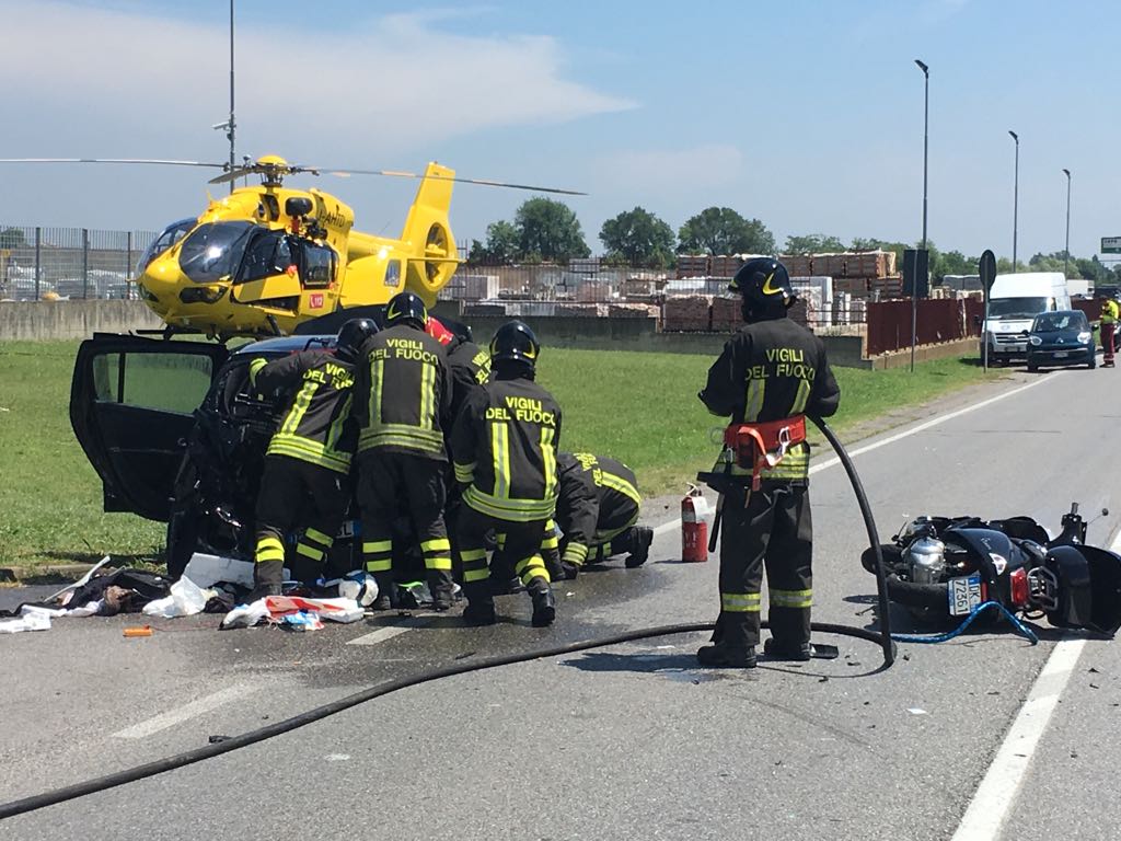Scontro a Mornico grave un centauro elisoccorso in azione