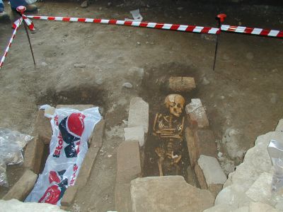 Ritrovamenti archeologici: spunta uno scheletro di bambino