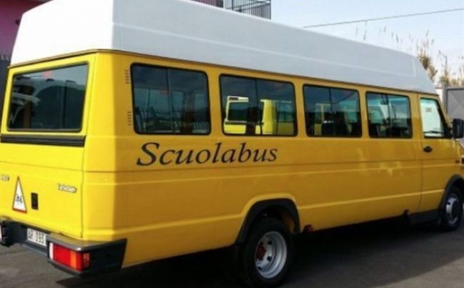 Niente più scuolabus per i bimbi dell’infanzia, ma la scelta del Comune fa discutere