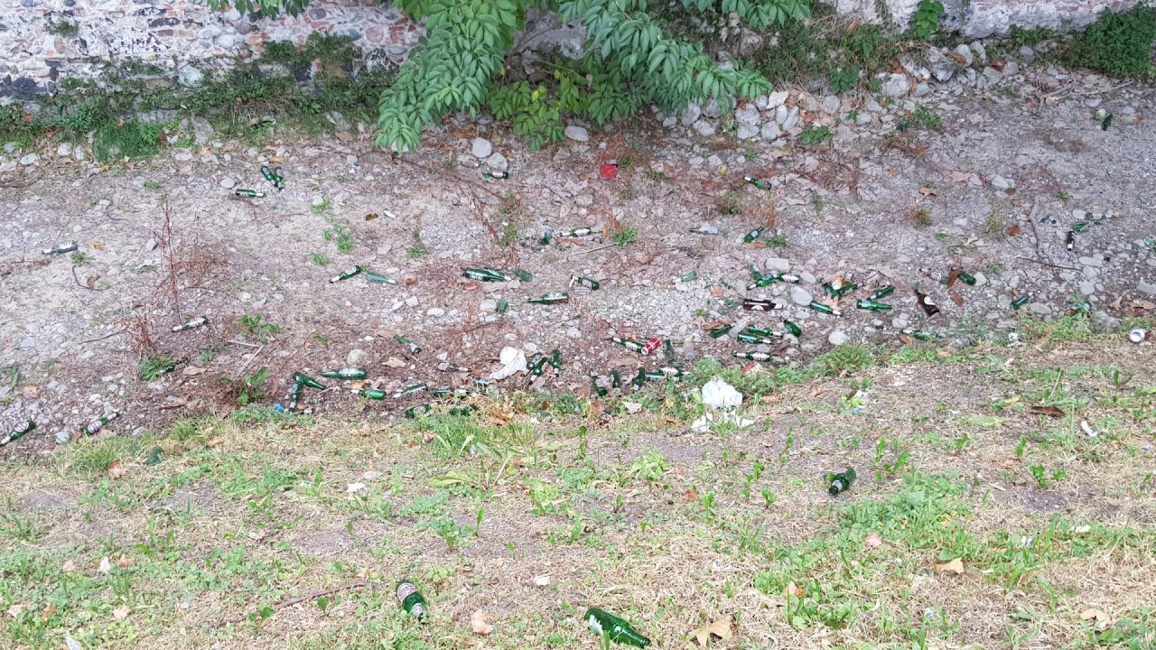 Il Vallo  è una discarica a cielo aperto