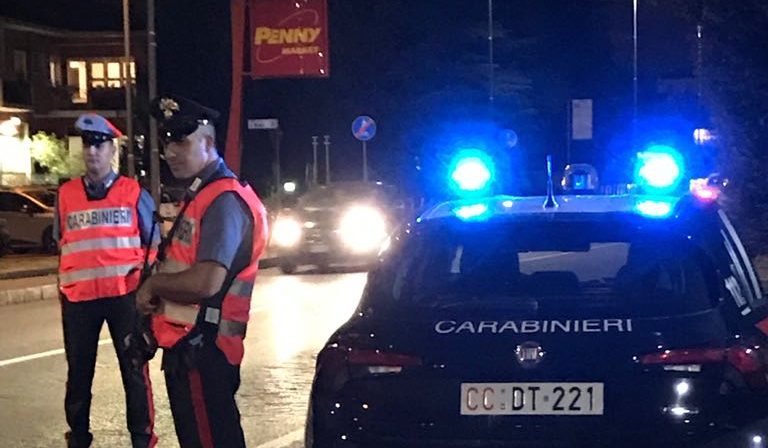 Droga nell’aiuola e irregolari: cento persone controllate a Martinengo FOTO