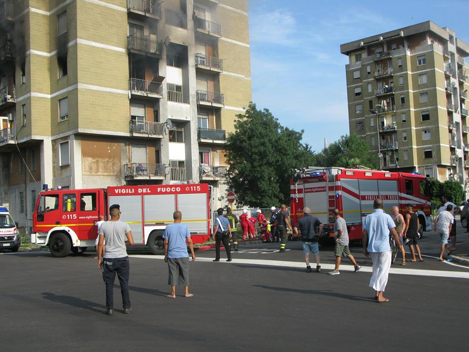 Incendi a Zingonia i residenti regolari: “Prima o poi ci scappa il morto”