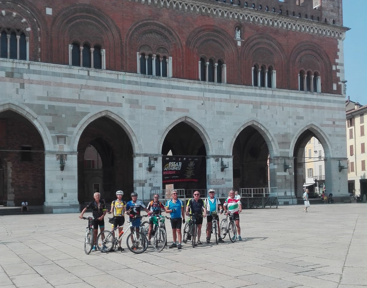 Ladri di biciclette colpiscono i ciclisti in sosta FOTO