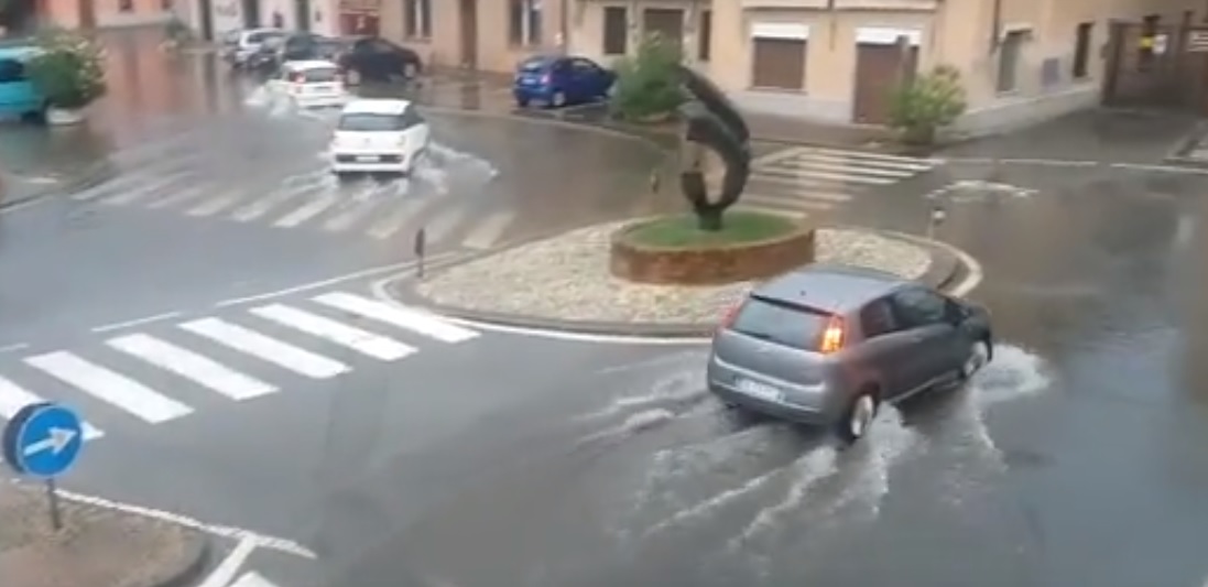 Allagamento Agnadello, dieci centimetri d’acqua in piazza VIDEO