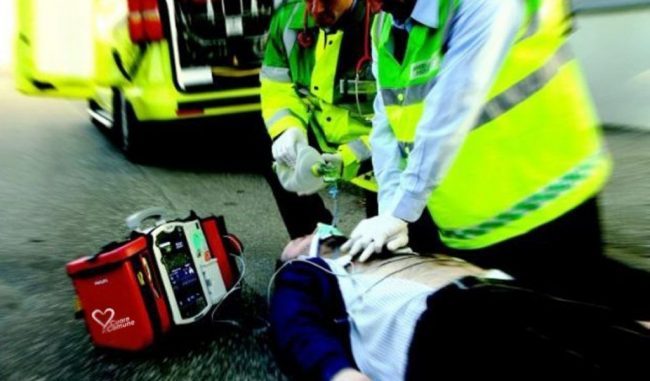 Malore durante la corsa podistica: salvato dagli altri corridori grazie al DAE