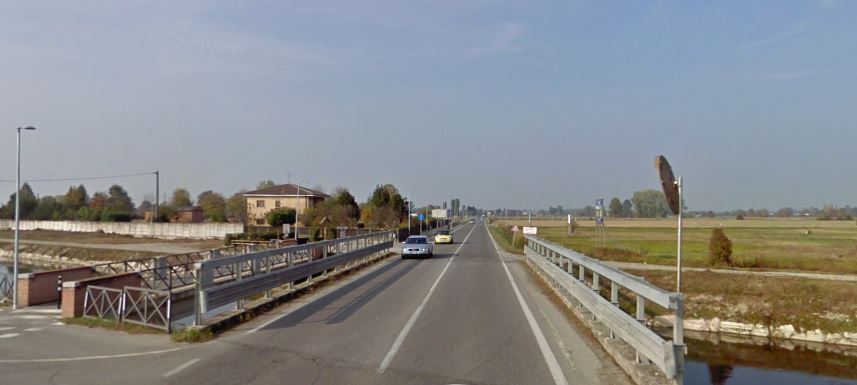 Moto in fiamme dopo l’incidente