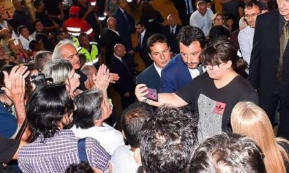 Frankie hi-nrg vs Salvini "I selfie ai funerali di Stato, i selfie..."