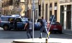 "Uscite con le mani in alto!" | Il VIDEO della rapina in banca filmata in diretta a Prato