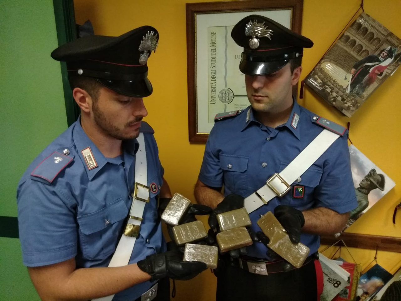 Blitz antidroga trovati 7 panetti d’hashish a Zingonia