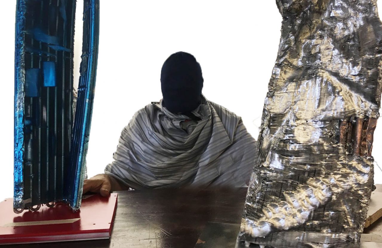 M’horò, l’artista senza volto arriva città