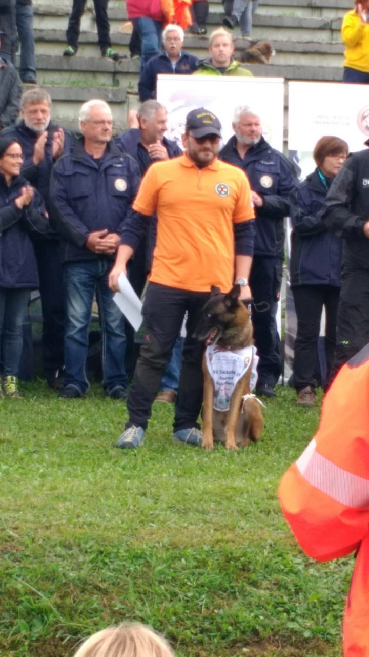 Andrea Galimberti e il cane da soccorso Hacker Caravaggio