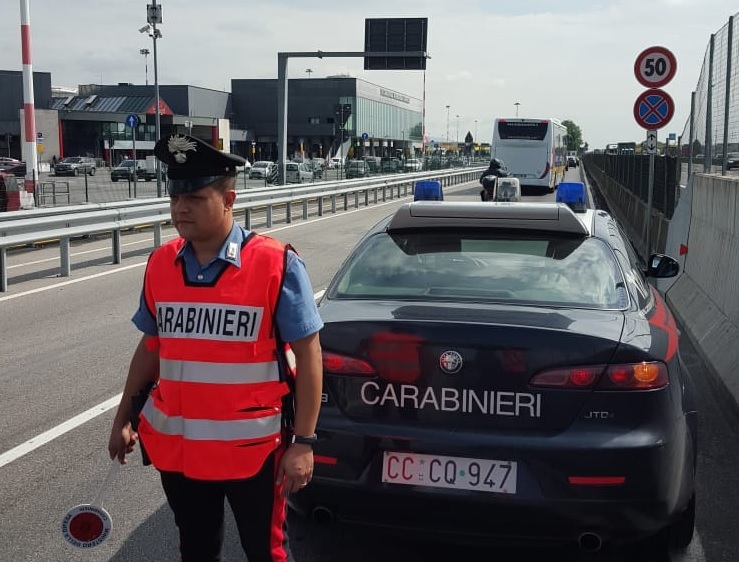 Sosta irregolare in aeroporto, oltre 150 sanzioni