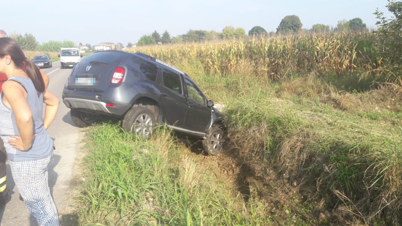 Calvenzano fuori strada finisce nel fosso, ferito un 48enne