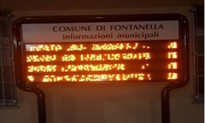 Tabellone guasto a Fontanella, l'ironia delle minoranze