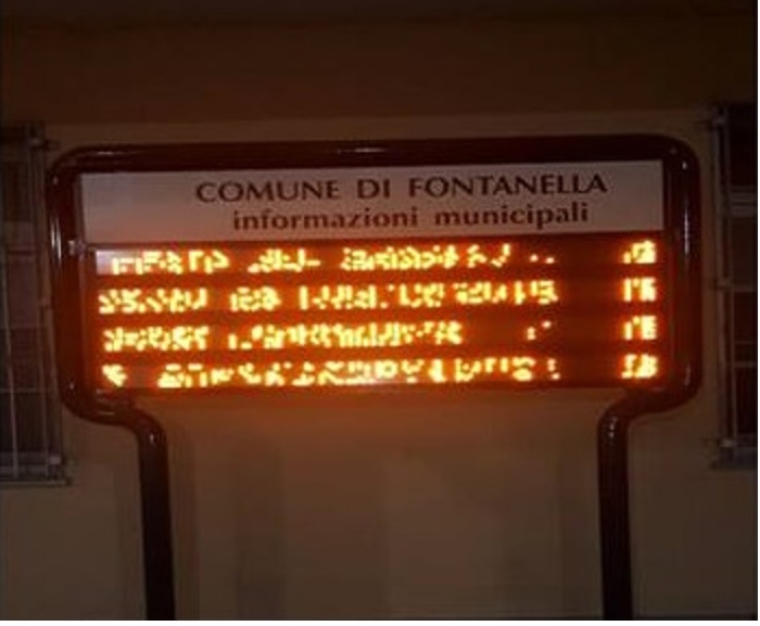 Tabellone guasto a Fontanella, l’ironia delle minoranze