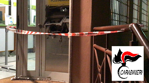 Fanno saltare il postamat con un esplosivo artigianale