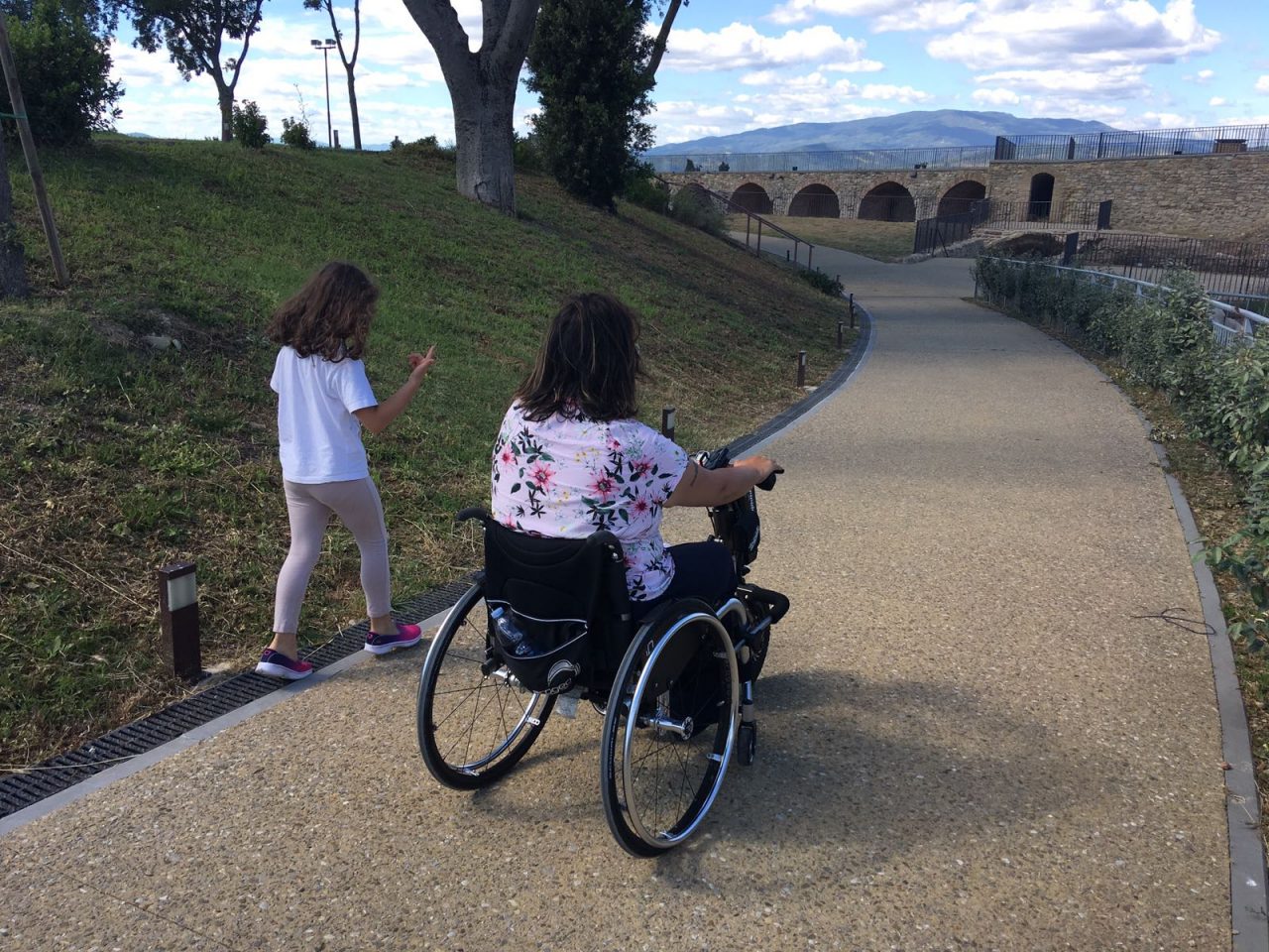 Il coraggio di Sofia: ha la Sla ma partirà in Erasmus con la figlia
