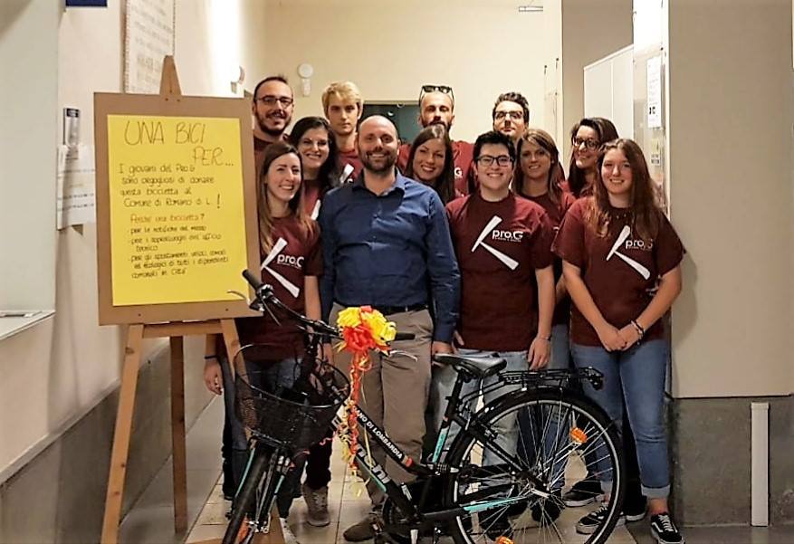 I ciclisti del Pro G regalano una Bianchi al Comune