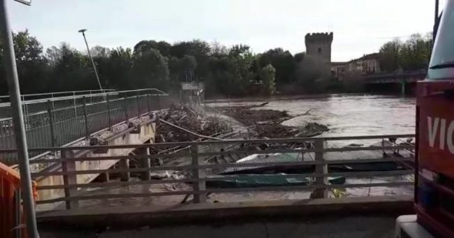 Distrutta la passerella sull’Adda a Pizzighettone VIDEO