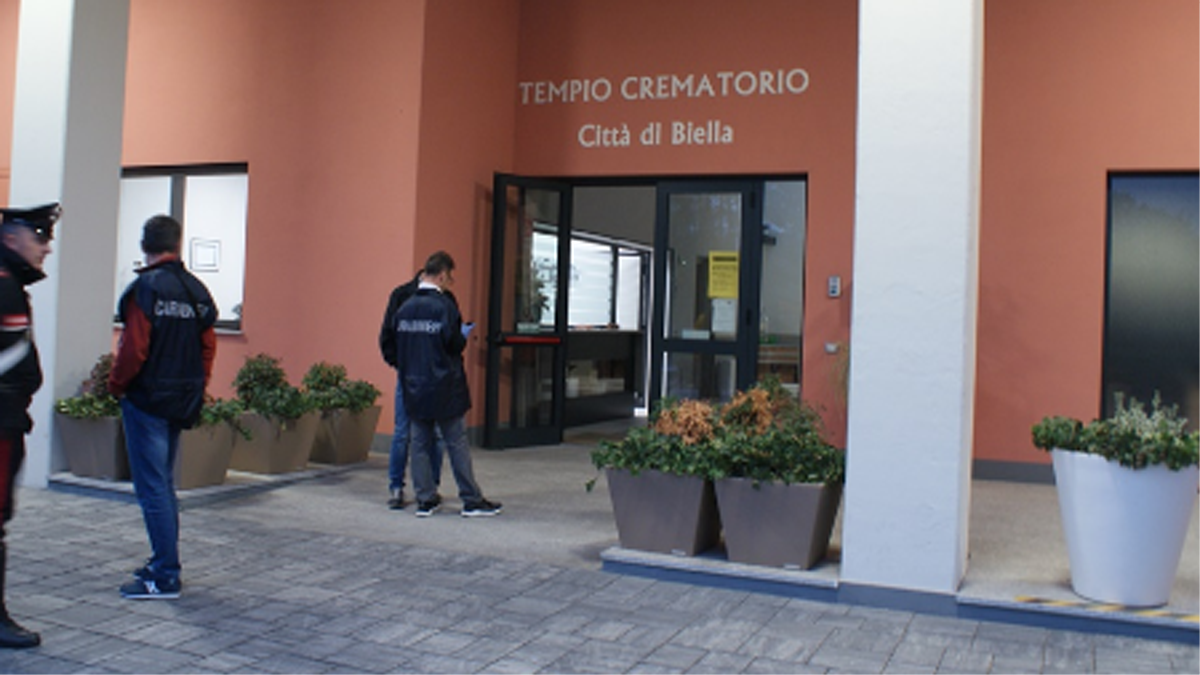 Forno crematorio degli orrori: bare bruciate insieme per guadagnarci