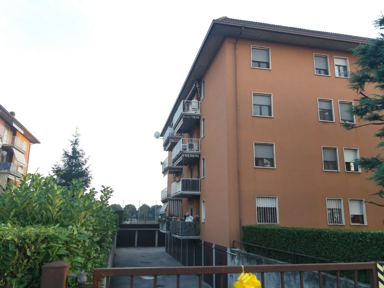 Cade dal balcone mentre gioca, bimba di tre anni in prognosi riservata  FOTO