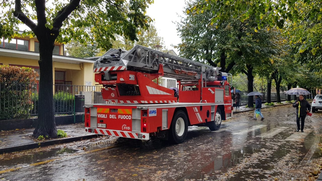 Scuola chiusa a Romano bambini evacuati dai pompieri FOTO