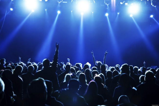 Rissa fuori da una discoteca della Bassa, tre arresti. Massacrato un 41enne