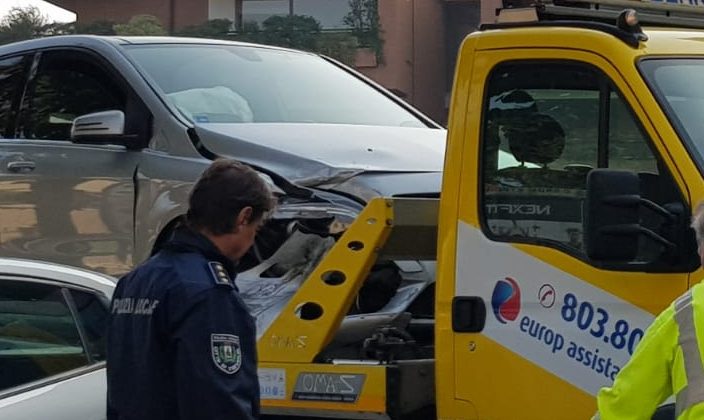 Schianto in via Battisti e ribaltamento a Pandino SIRENE DI NOTTE