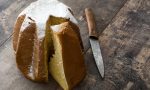 Niente pandoro in mensa ai bambini che non pagano. Che caos a Corsico VIDEO