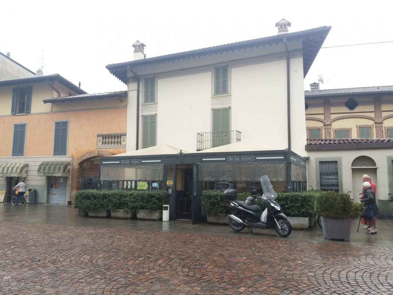 Spaccata al bar, via i soldi della cassa e delle macchinette