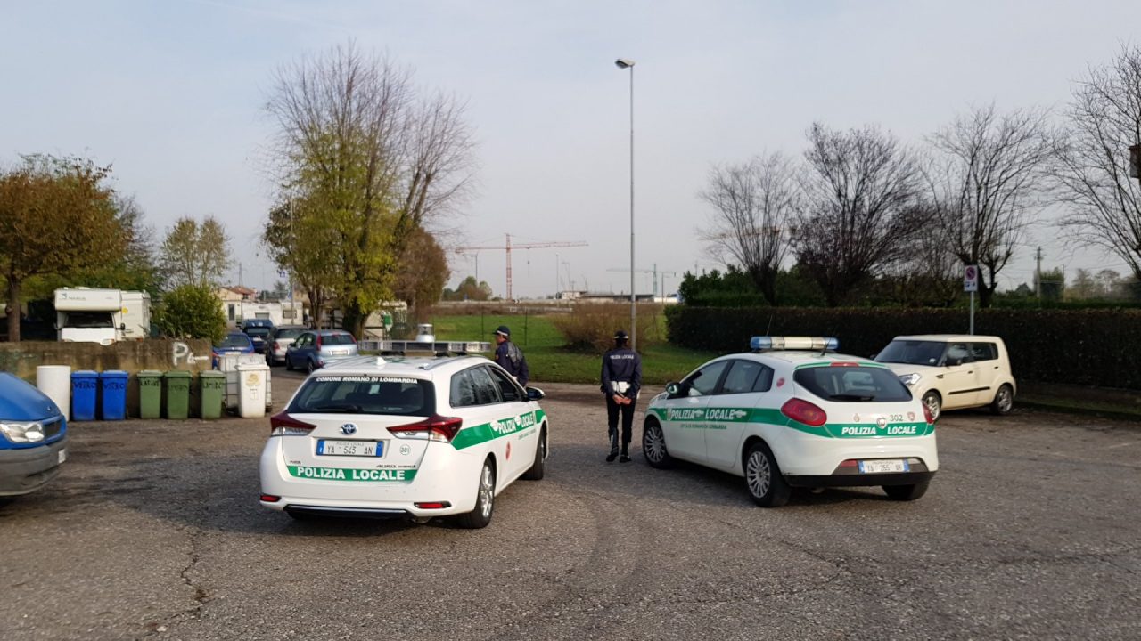 Blitz della Polizia locale nel campo nomadi FOTO