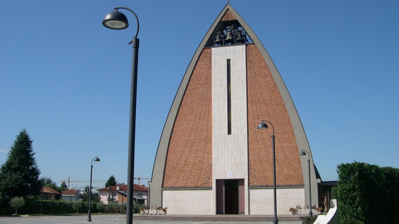 Sindaco e parroco ordinano di chiudere la chiesa di Lurano
