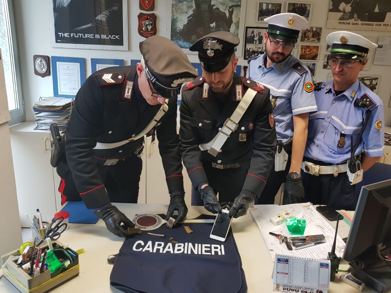 Gestiva lo spaccio di cocaina in Geromina, 34enne espulso alla frontiera