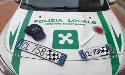 Targa e patente falsa, due uomini fermati dagli agenti della locale