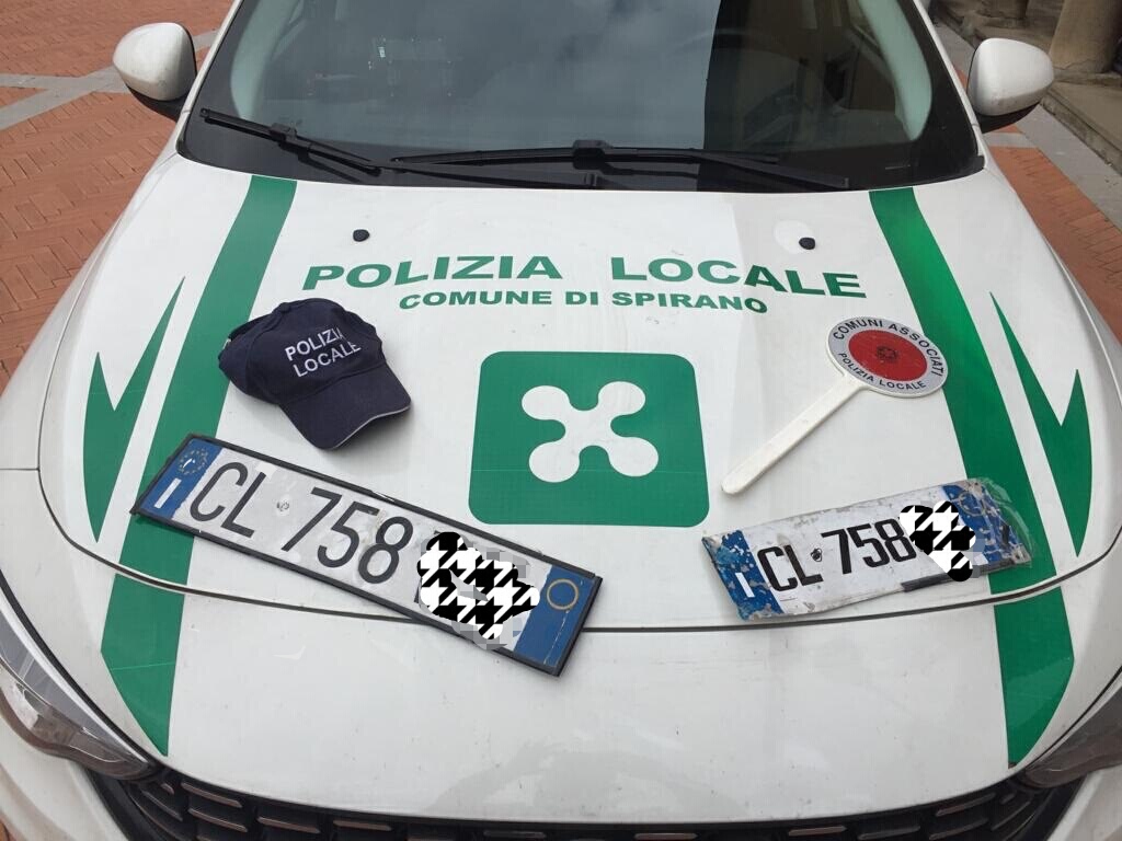 Targa e patente falsa, due uomini fermati dagli agenti della locale