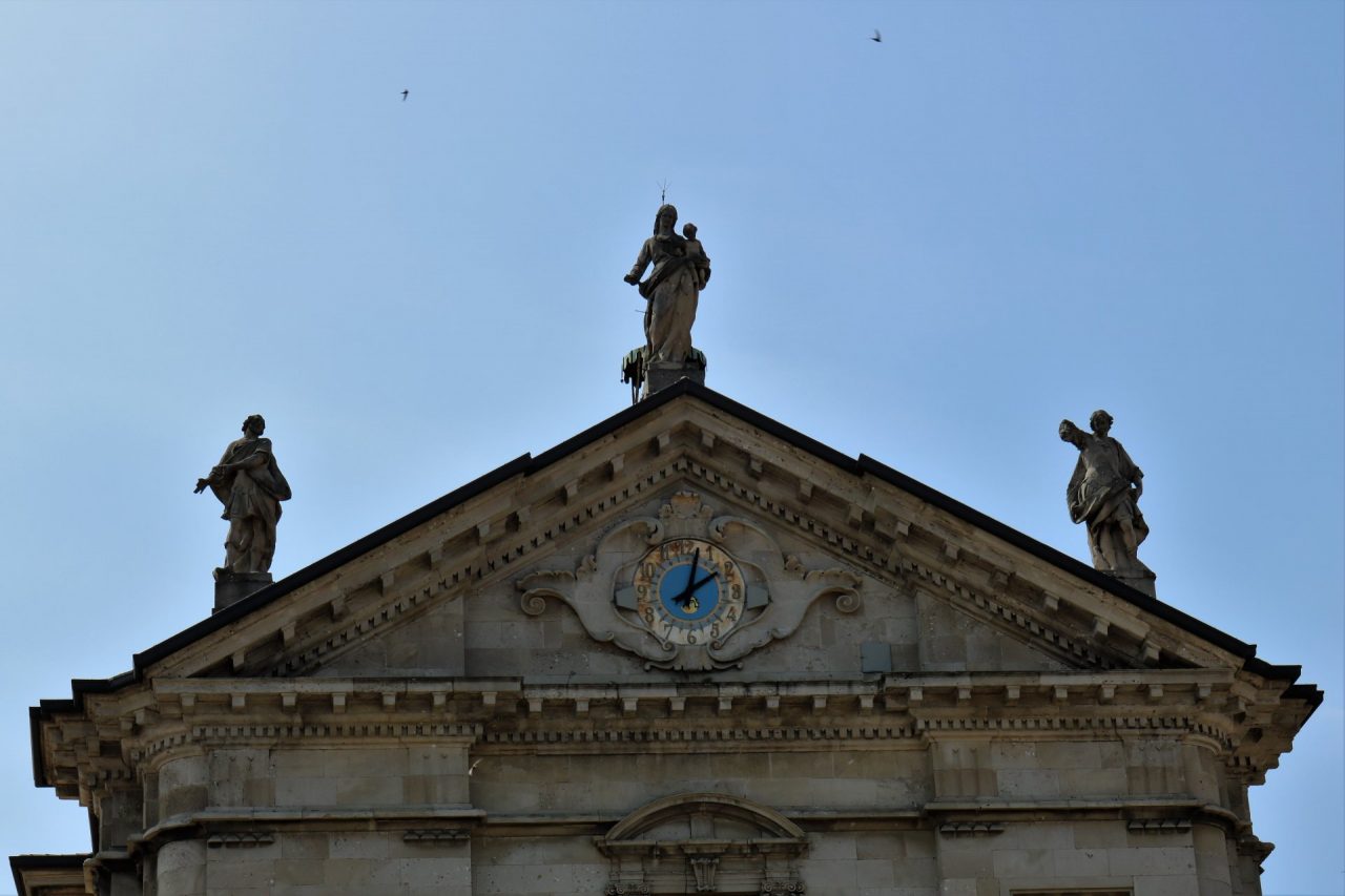 Torna l’ora solare, ma per l’orologio della chiesa non cambia nulla