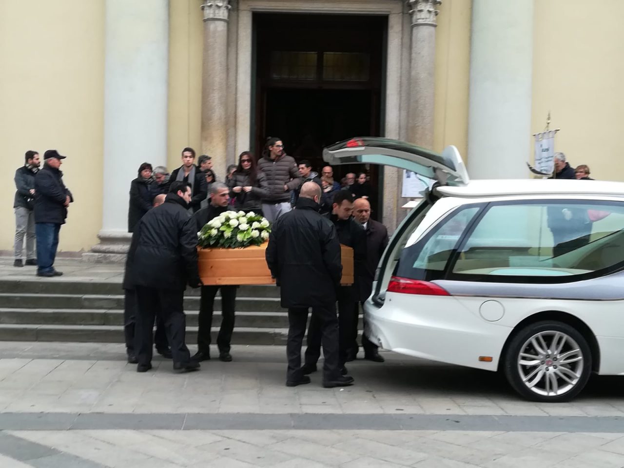 Pandino saluta antonio invernizzi
