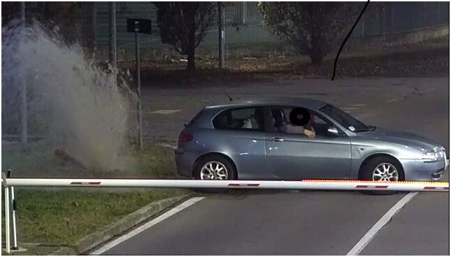 Rally non autorizzato al centro commerciale