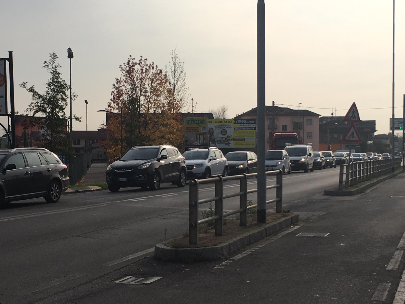 Traffico e code in via Bergamo Treviglio