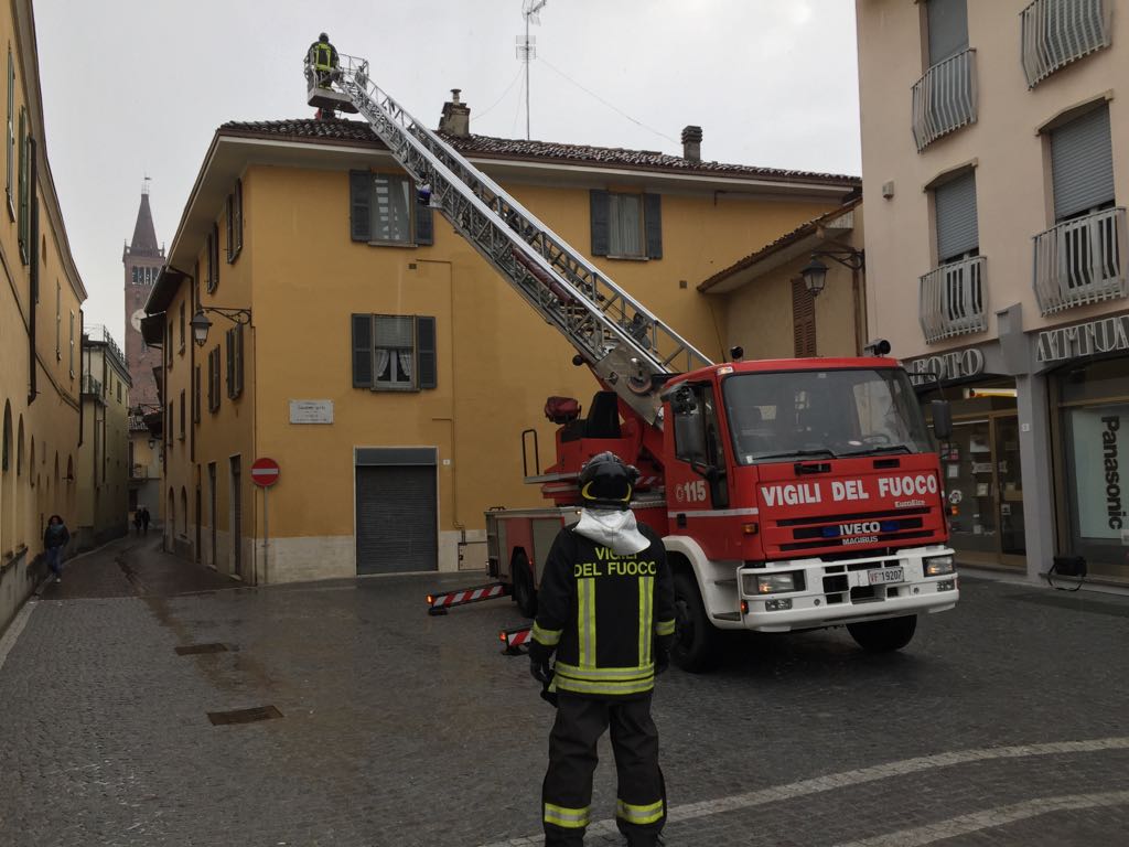 Maltempo Bassa,  in piazza Setti arrivano i pompieri