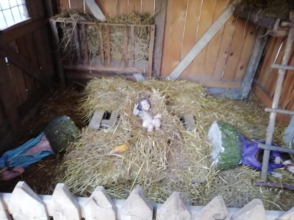 Atti vandalici al presepe, ma ci sono le telecamere