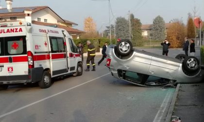 Incidente a Cologno, auto ribaltata